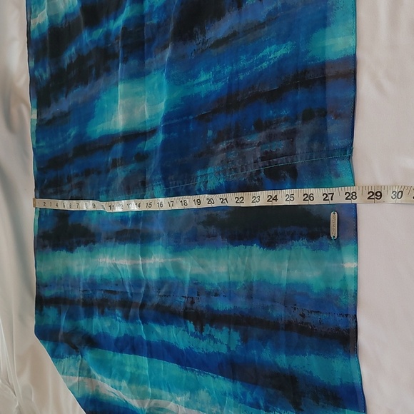 Calvin Klein Blue Print infinite Scarf .New Condition. - Picture 3 of 4